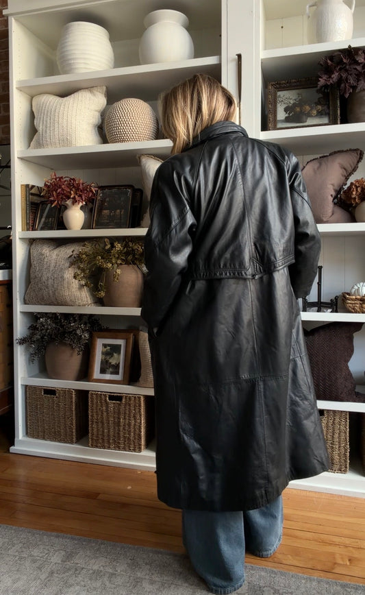 90s Donna Pelle black leather trench. Fits XS-M