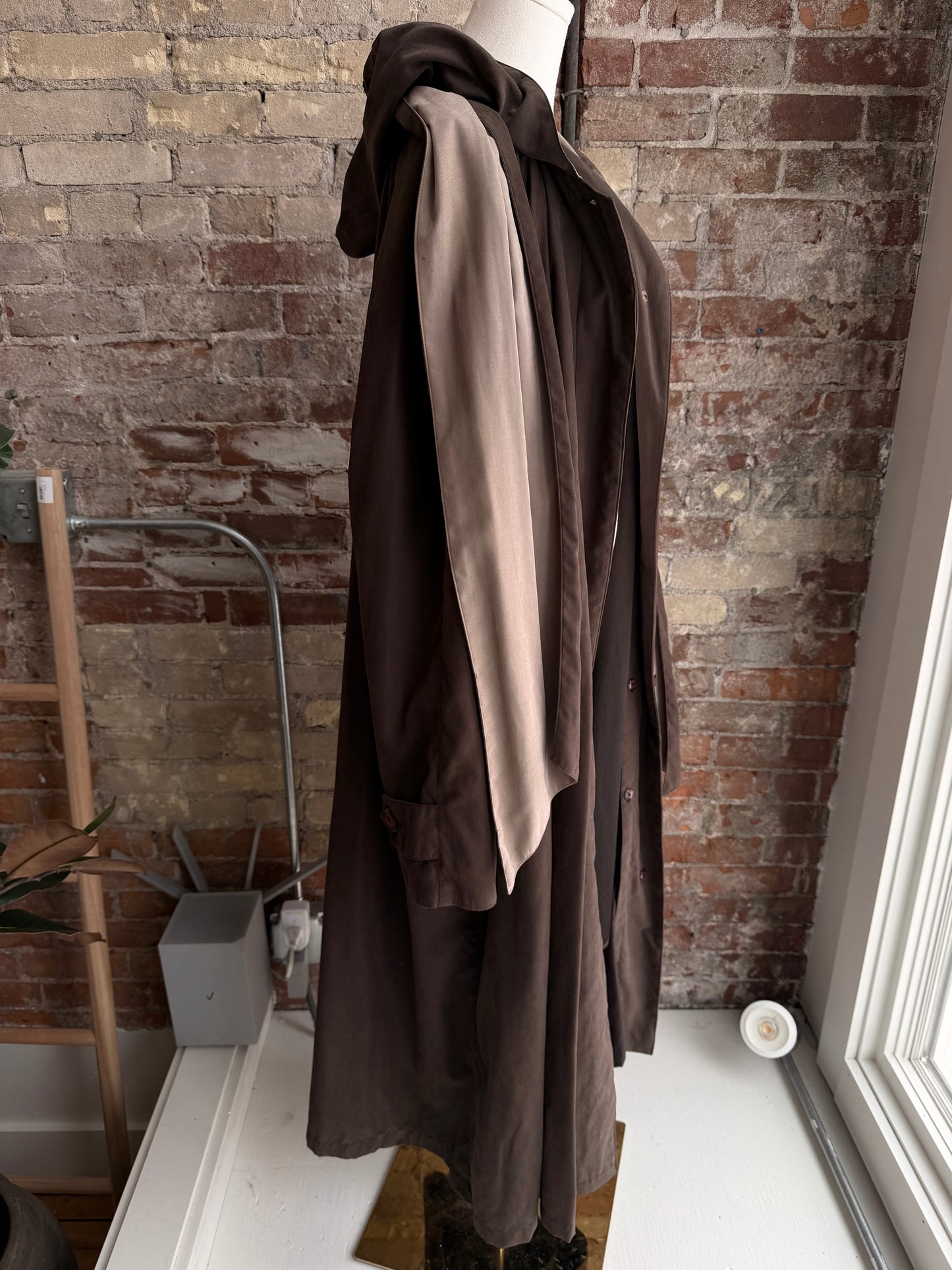 90s New York Harbor brown drapey trench with button out lining