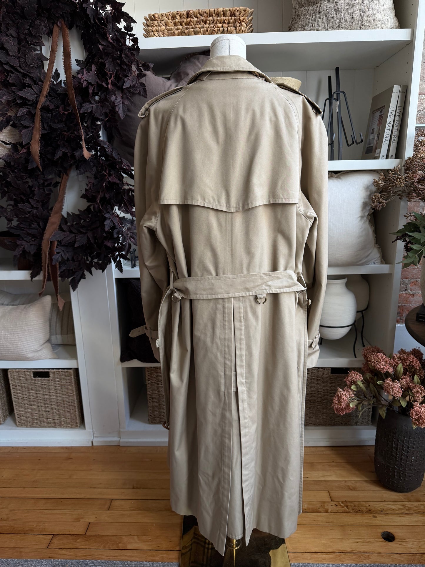Vintage Burberry khaki trench with zip out wool lining. Fits M-XL