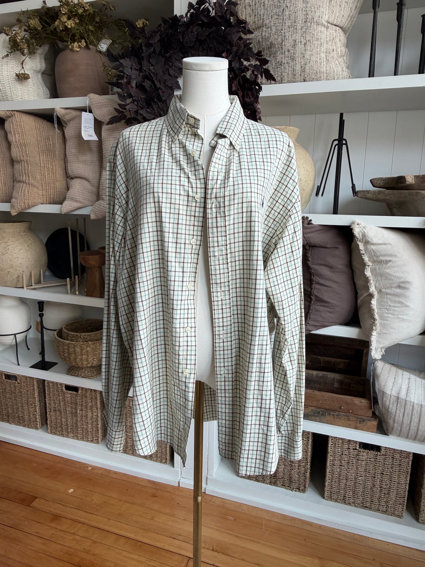 90s Ralph Lauren Classic Fit cotton button down. Fits S-L