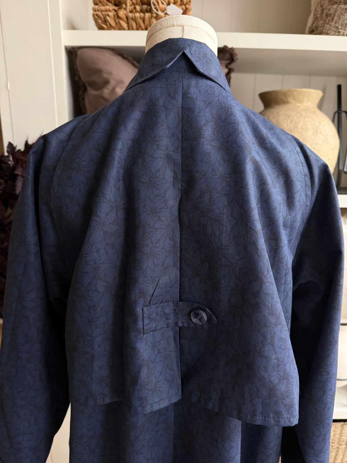 80s London Fog navy floral trench. Made in the USA. Fits S-L petite