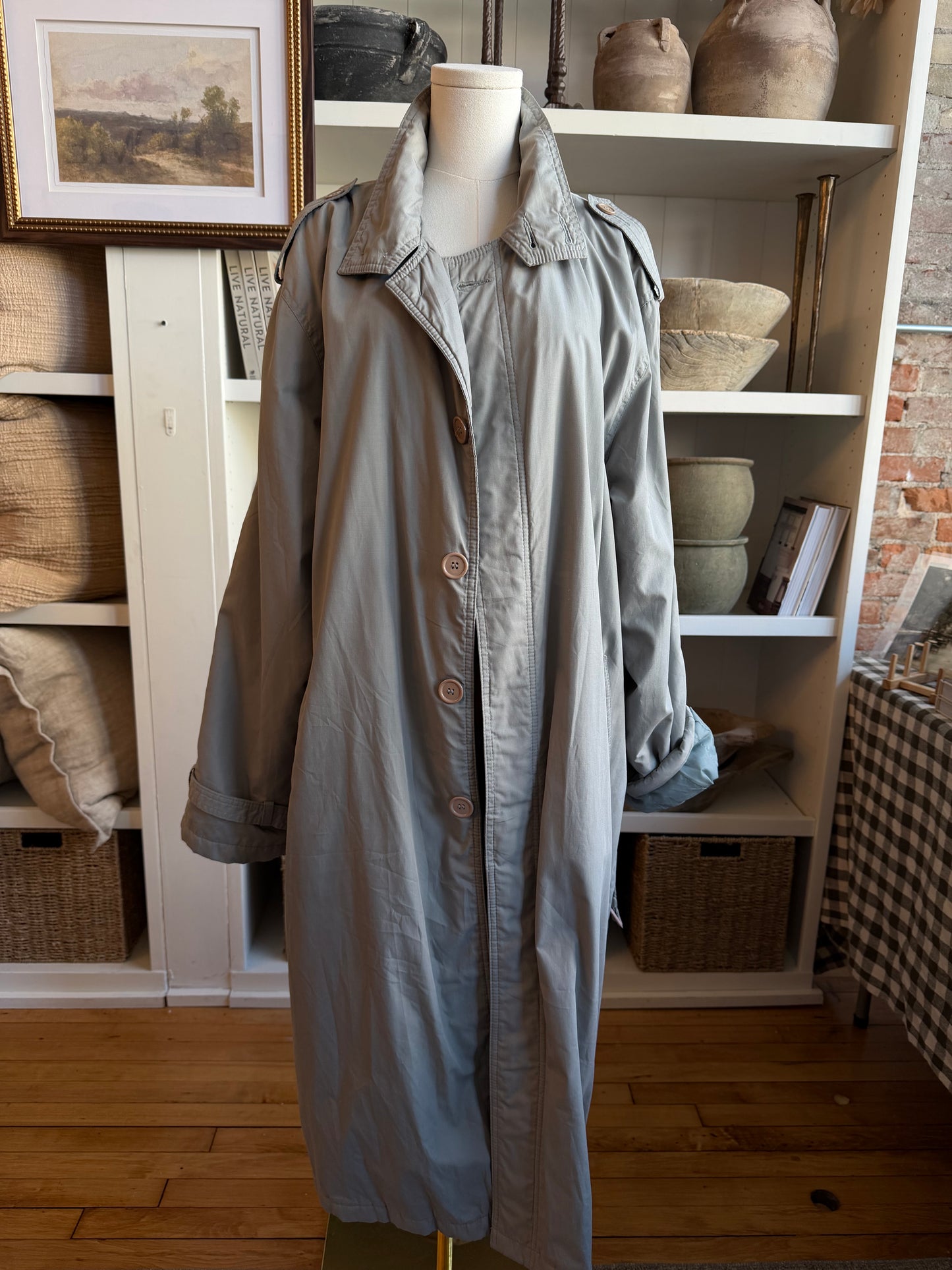 Vintage West Virginia sage green insulated trench. Sourced in Paris