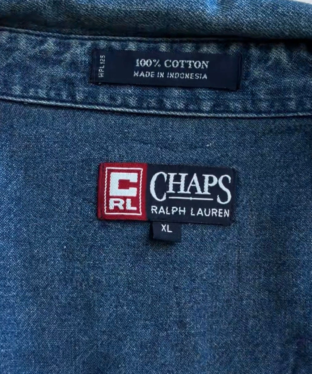 90s Chaps Ralph Lauren denim button down. Fits M-XL