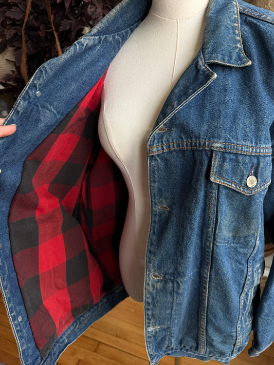 90s Gap flannel lined denim jacket. Fits XS-M