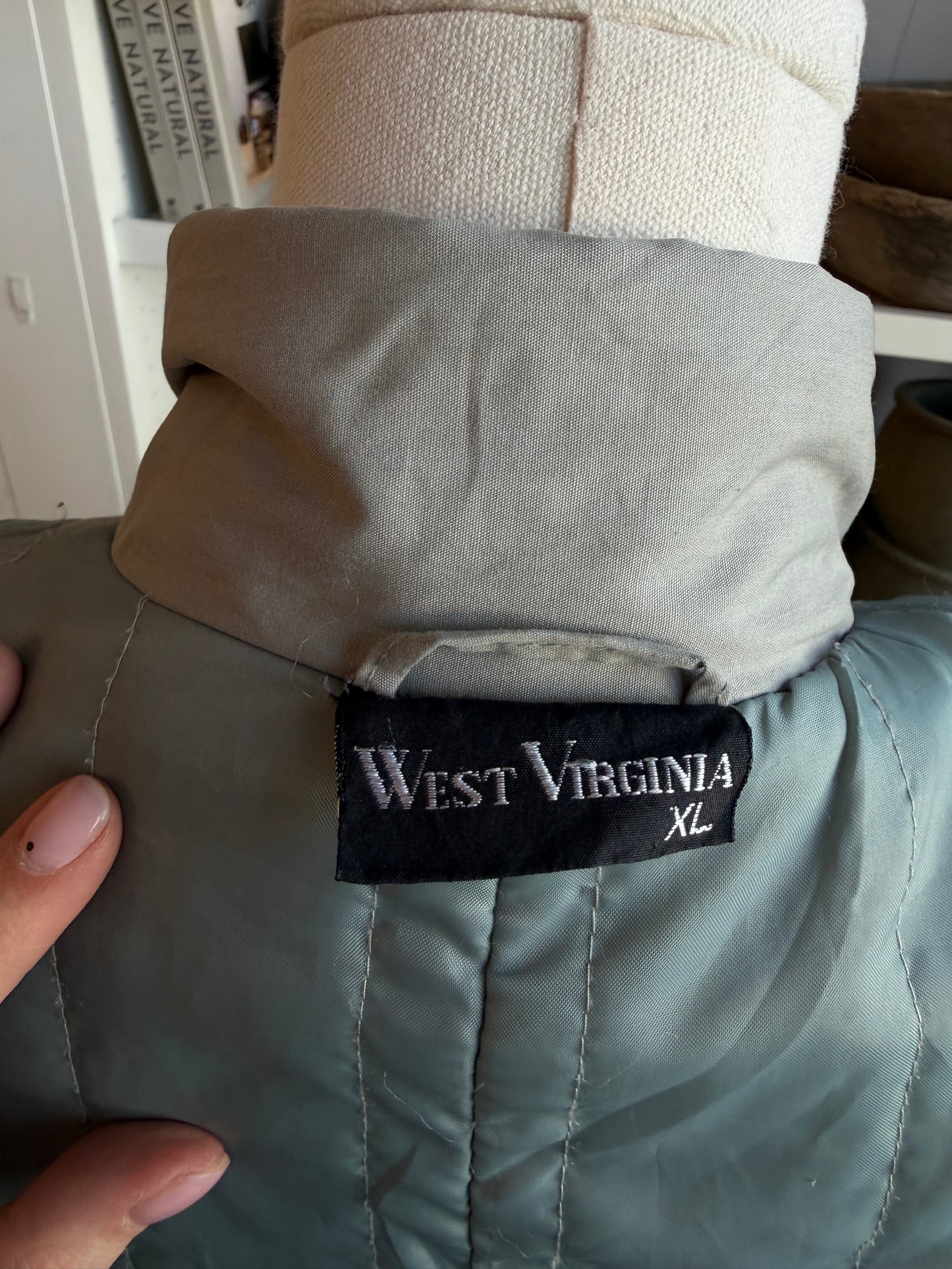 Vintage West Virginia sage green insulated trench. Sourced in Paris