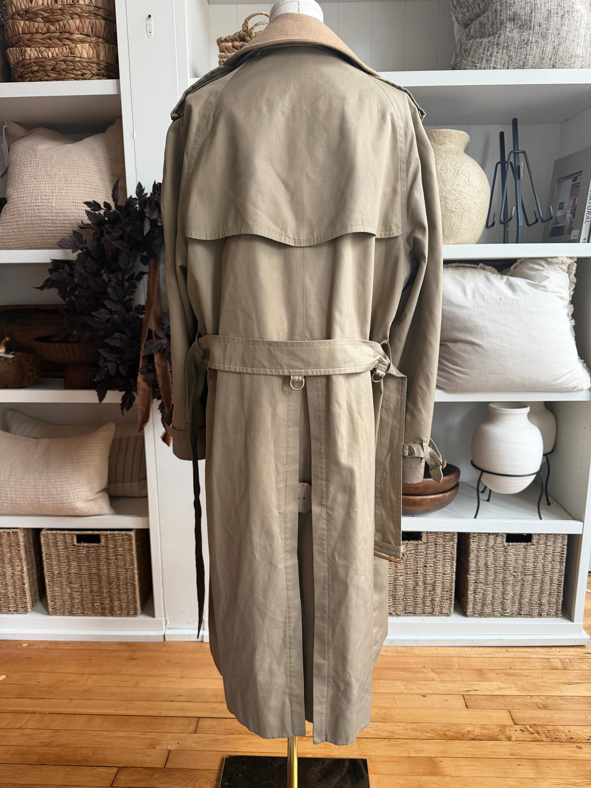 Vintage Khaki Burberry Trench. Fits S-L