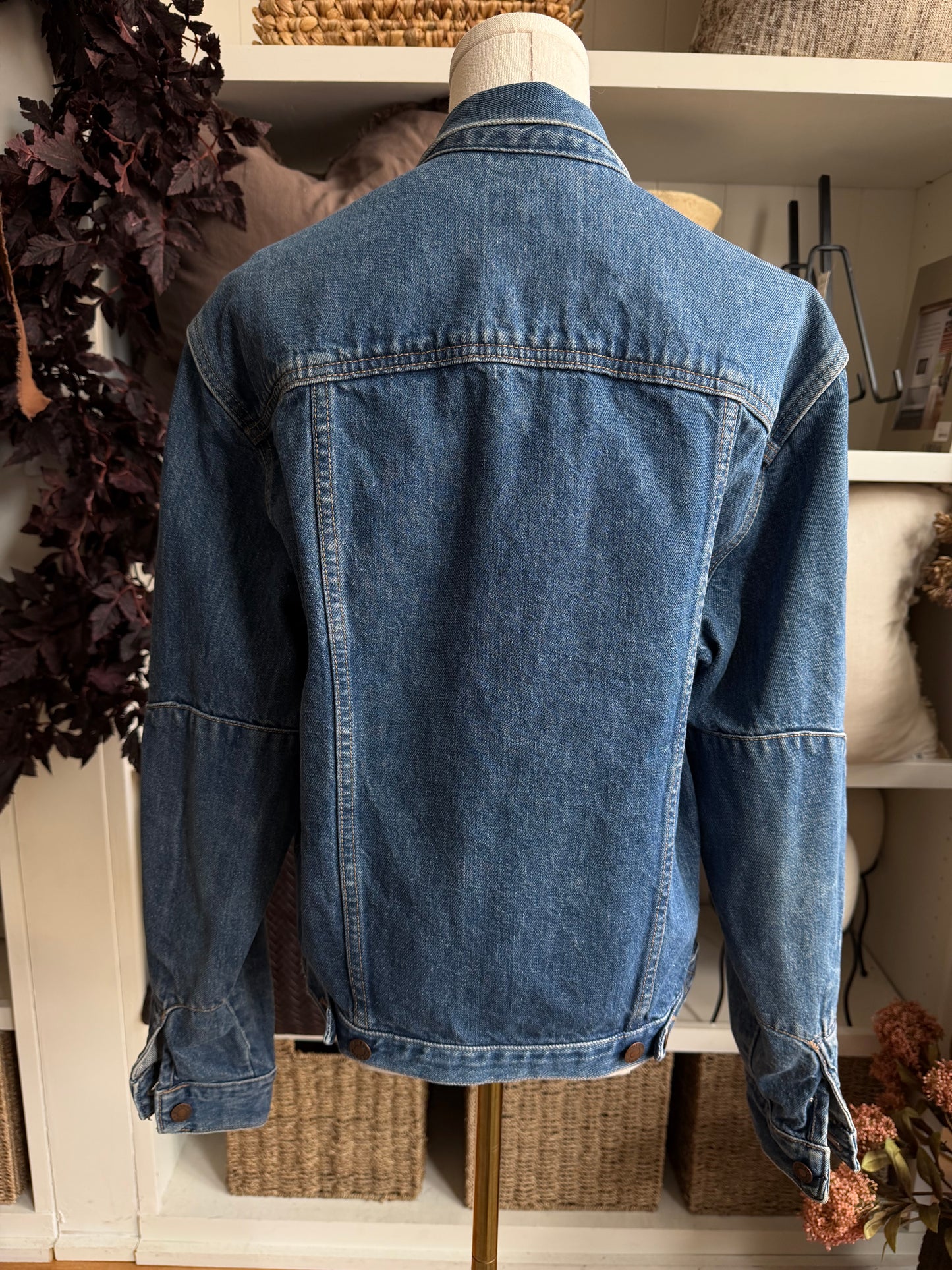 90s Calvin Klein denim jacket. Fits XXS-S