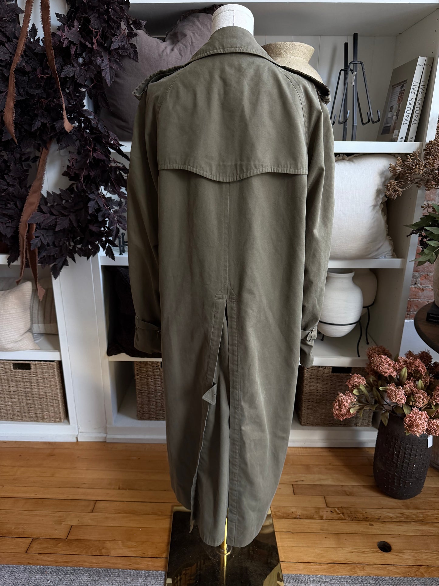 Vintage Burberry olive trench coat. Fits XS-M
