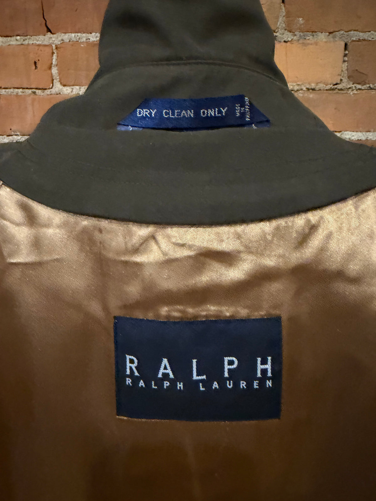 90s Ralph Lauren brown trench with removable wool lining. Fits M-XL