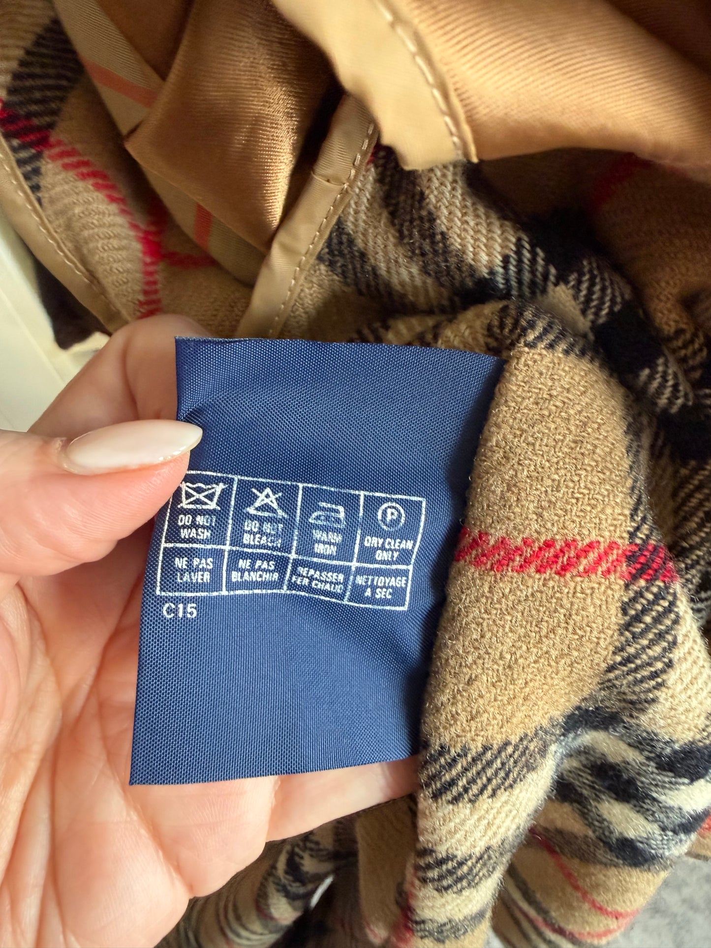 Vintage Burberry red trench coat with wool zip out lining. Fits XXS-S
