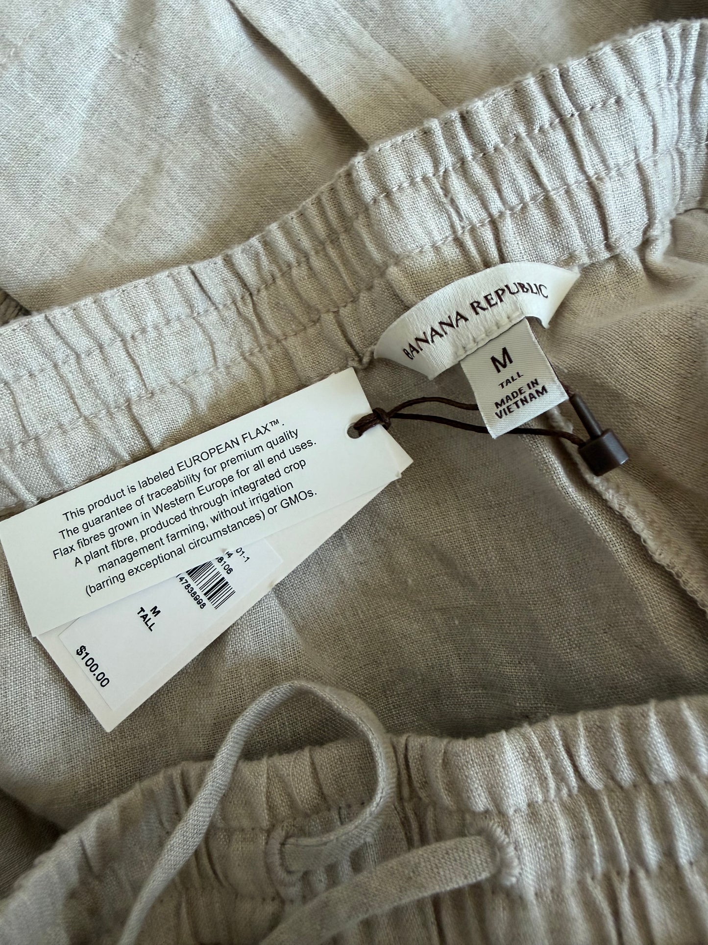 Banana Republic Getaway Straight leg pull on pant in linen natural. Size M Tall. NWT