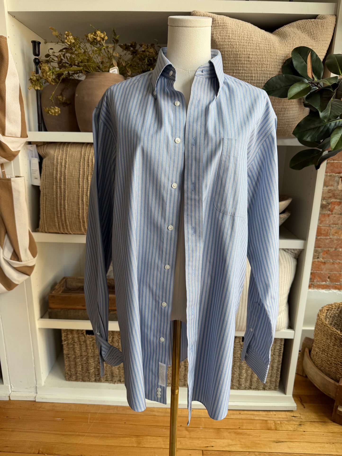 90s Nordstrom poplin button down. Made in Hong Kong