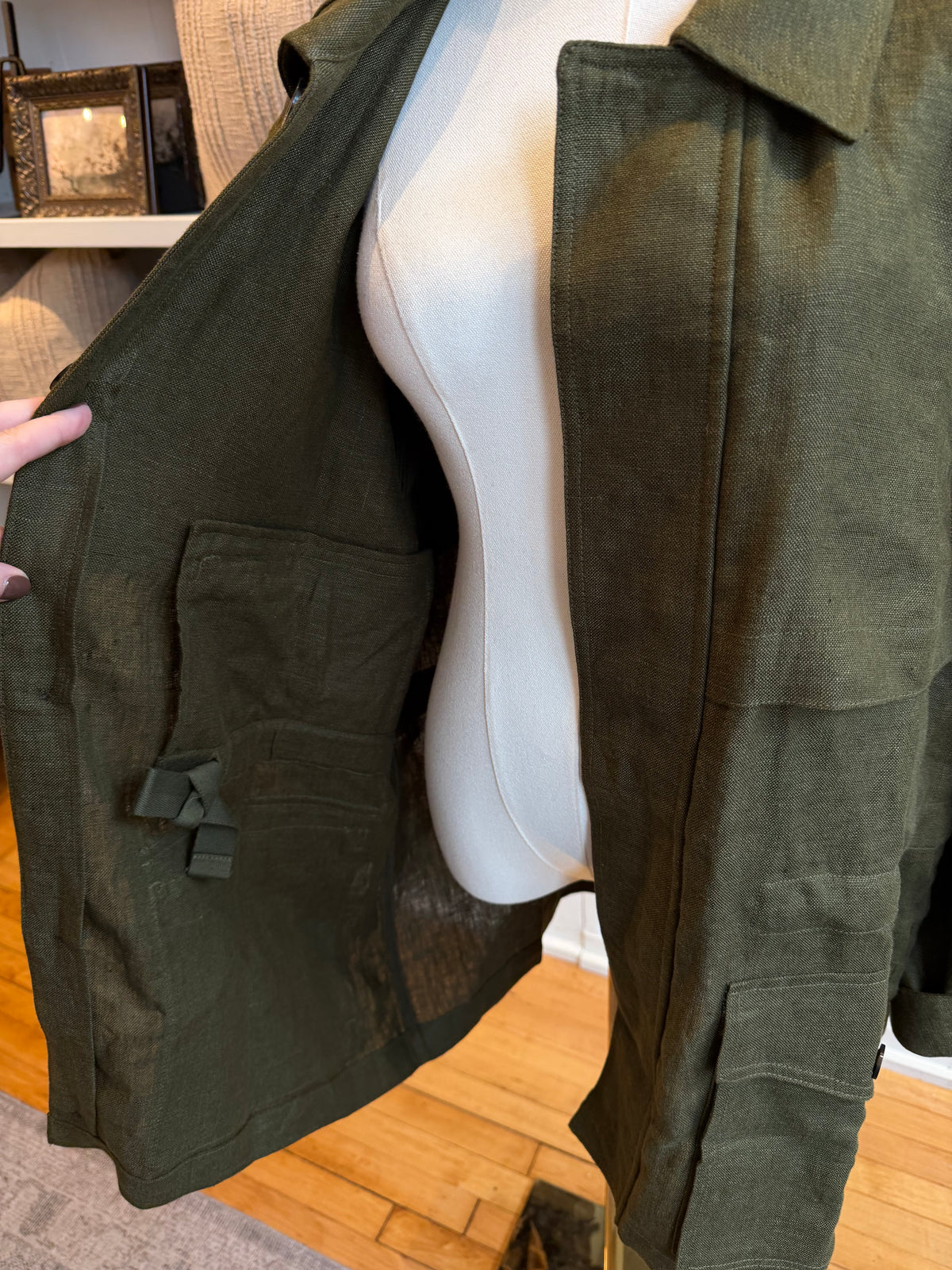 Banana Republic linen canvas utility jacket in olive green. Size L