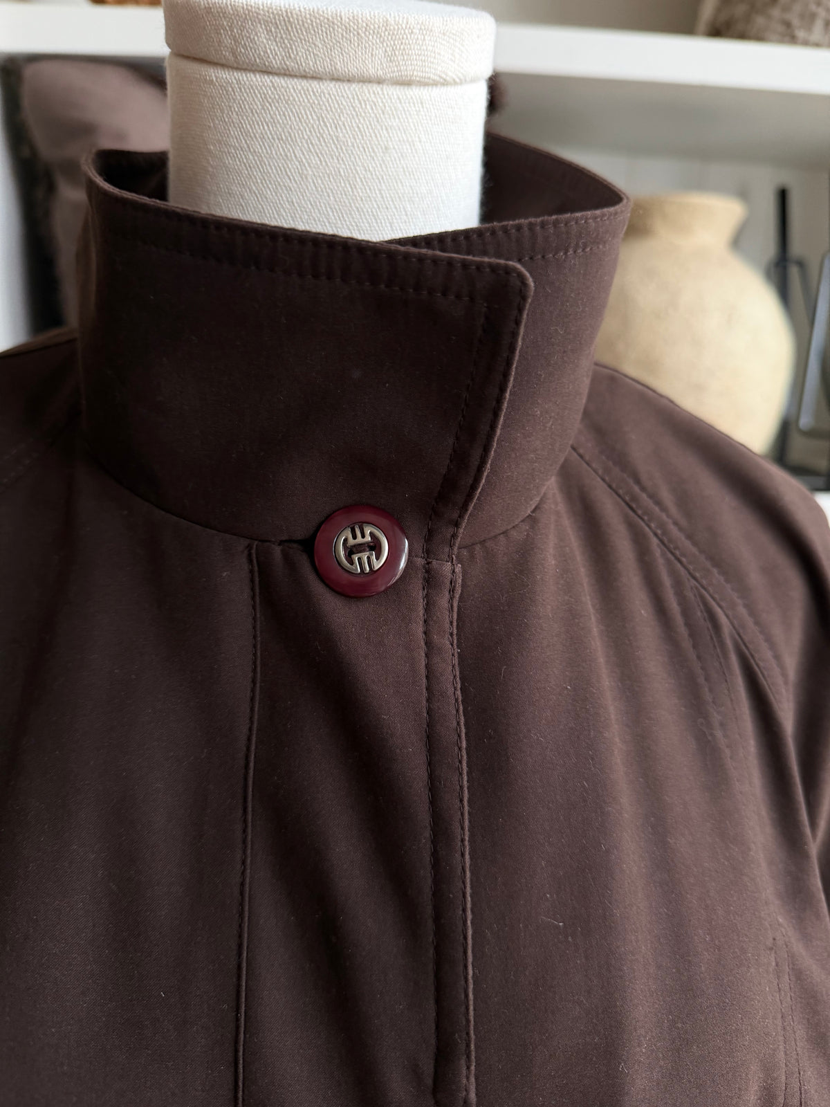 90s Valerie Stevens Petites brown trench. Fits S-L petite