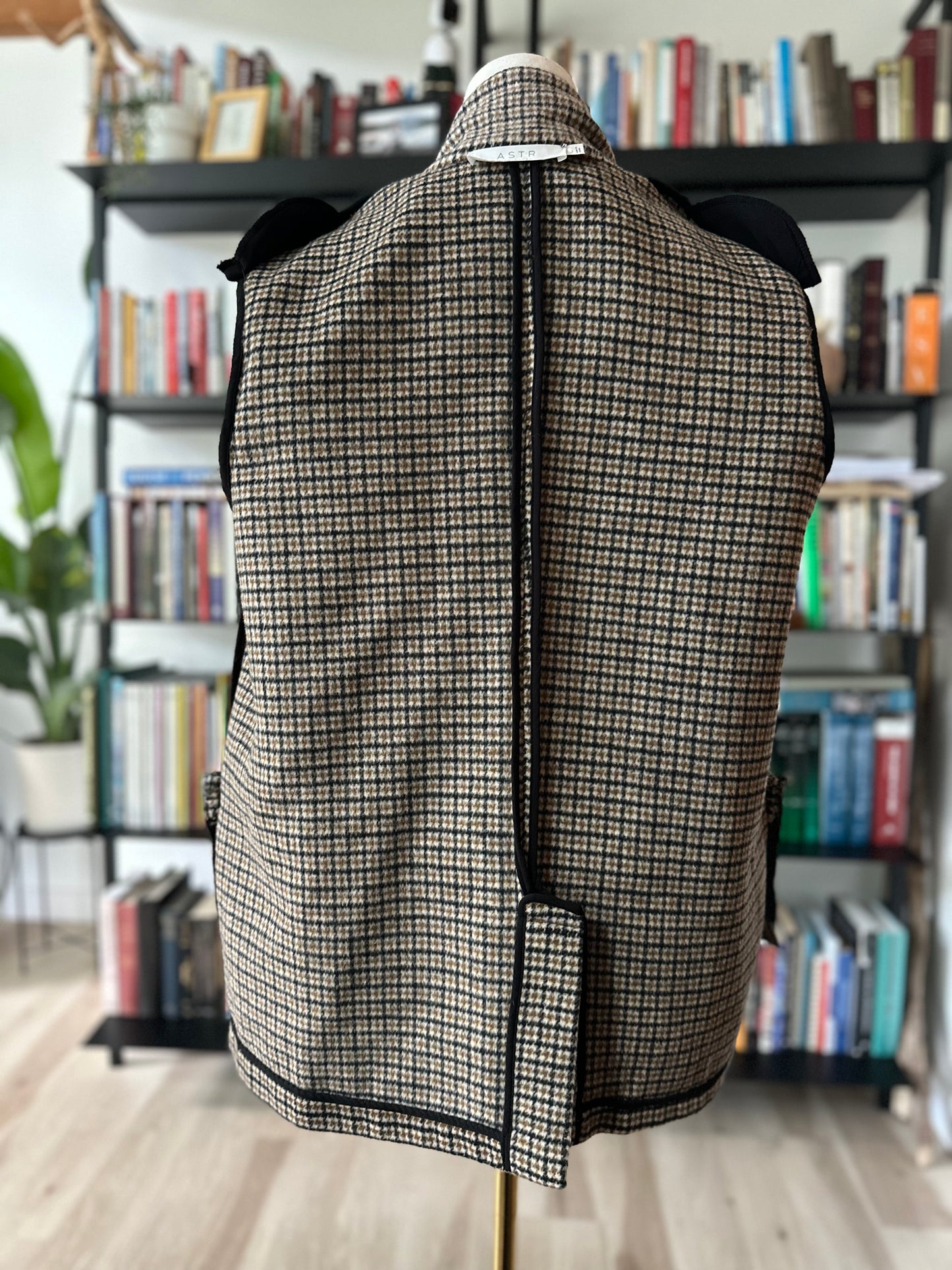 Astr The Label plaid wool blend blazer. Size Large