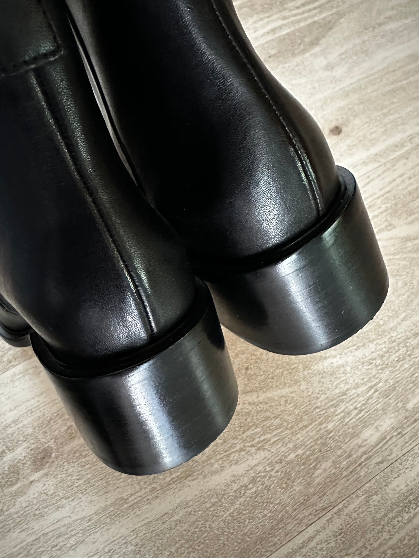 Everlane black leather City Boot in size 9.5