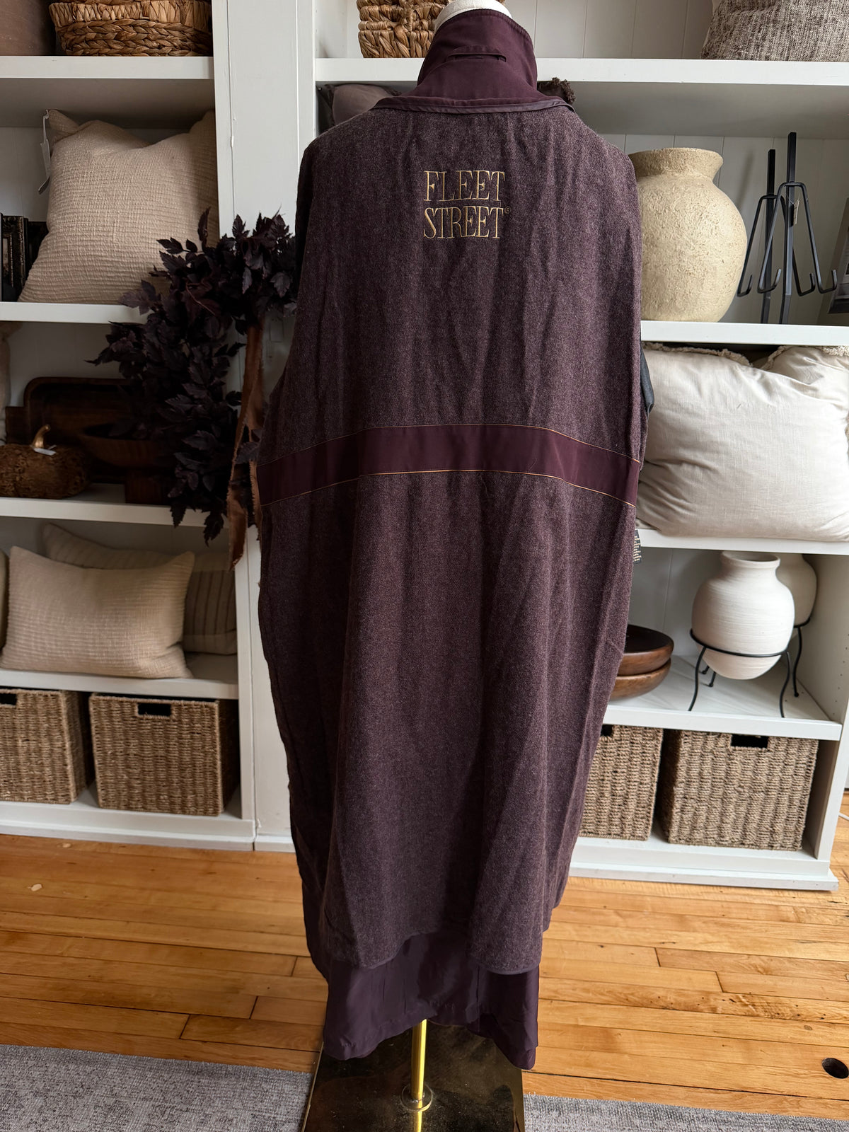 90s Fleet Street burgundy trench. Fits M-XL
