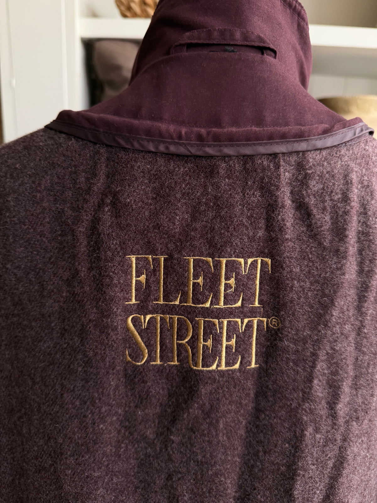 90s Fleet Street burgundy trench. Fits M-XL
