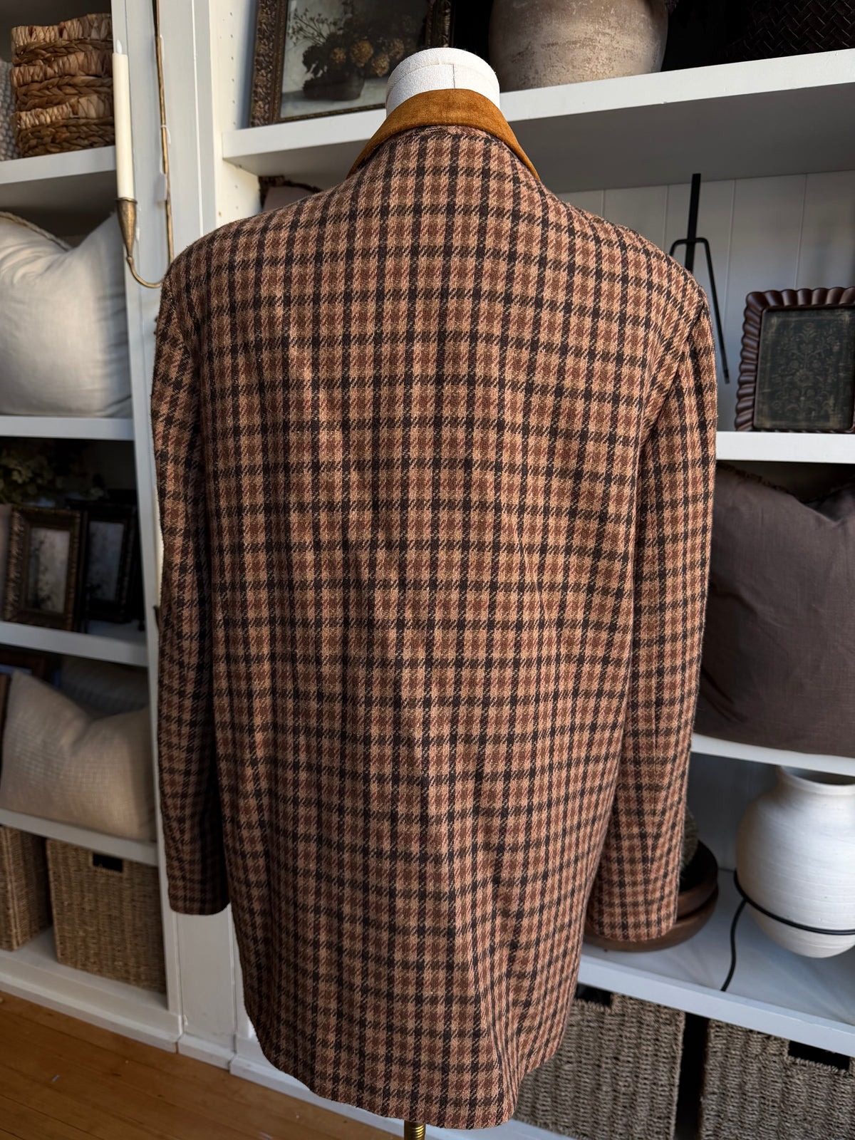 90s Brandon Thomas tweed blazer with suede collar. Fits S-L