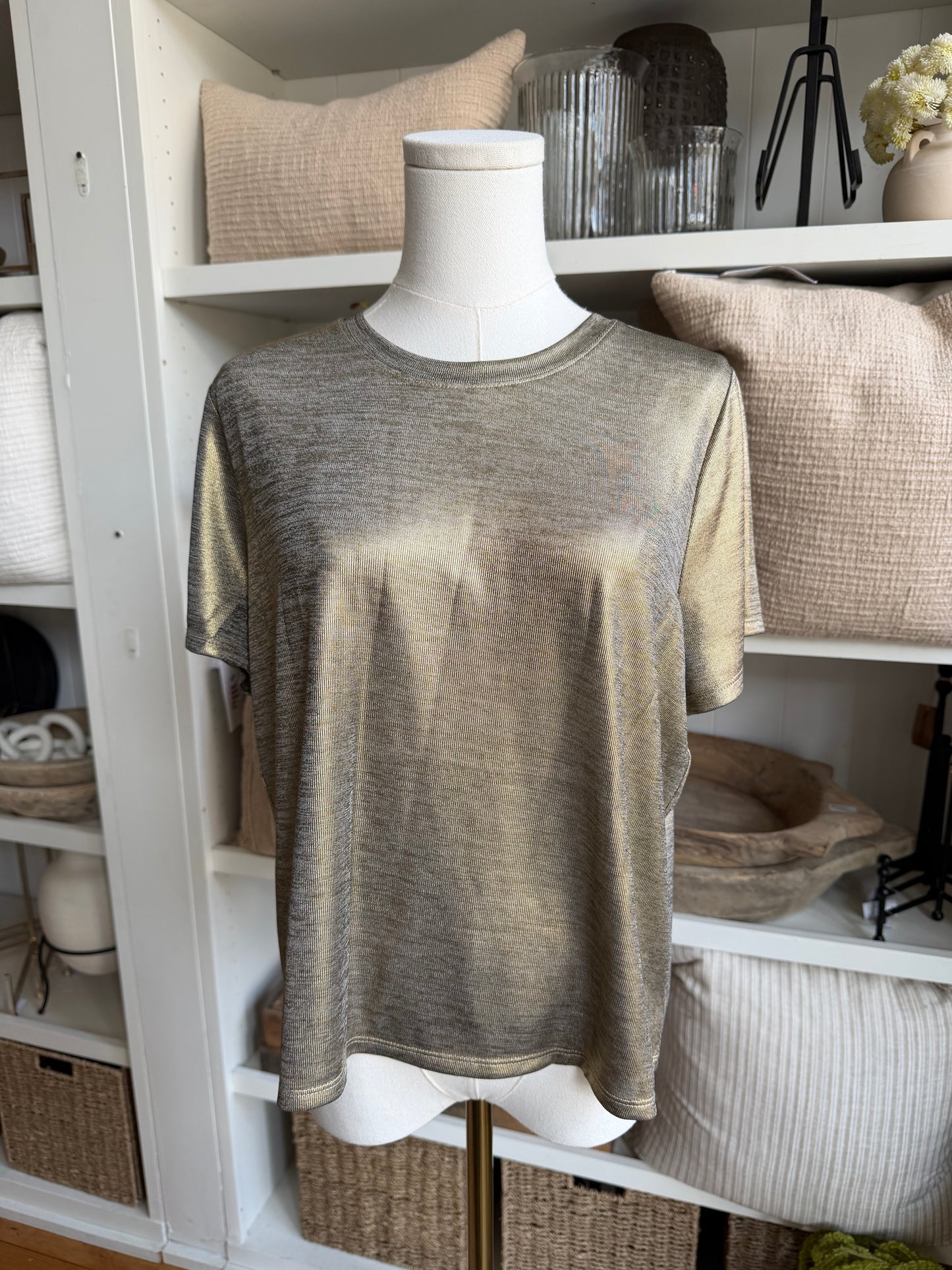 Anthropologie Porridge gold tee. Size large. NWT