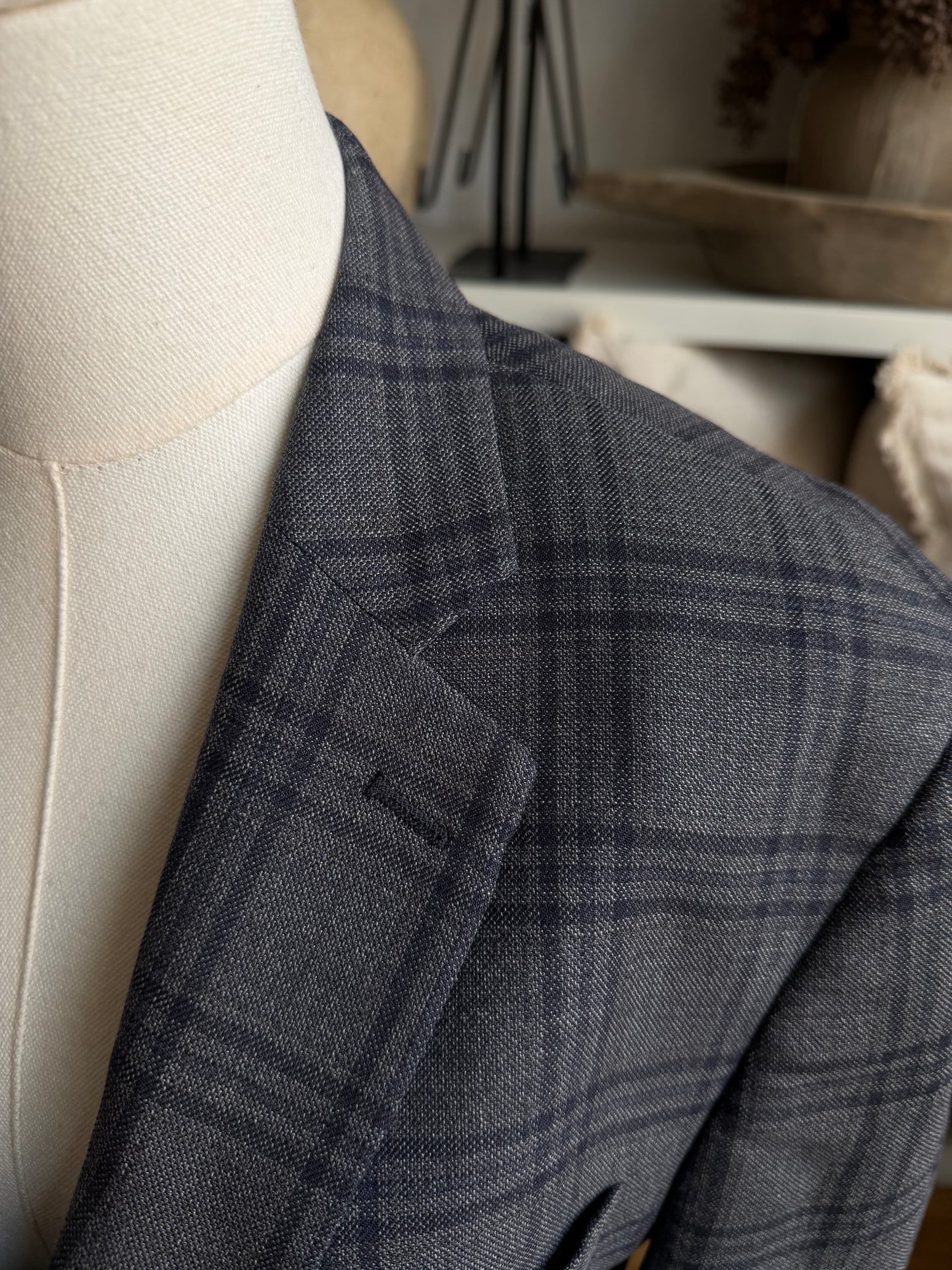 90s Ralph Lauren light weight wool blazer with silk lining. Made in Canada. Fits XS-M