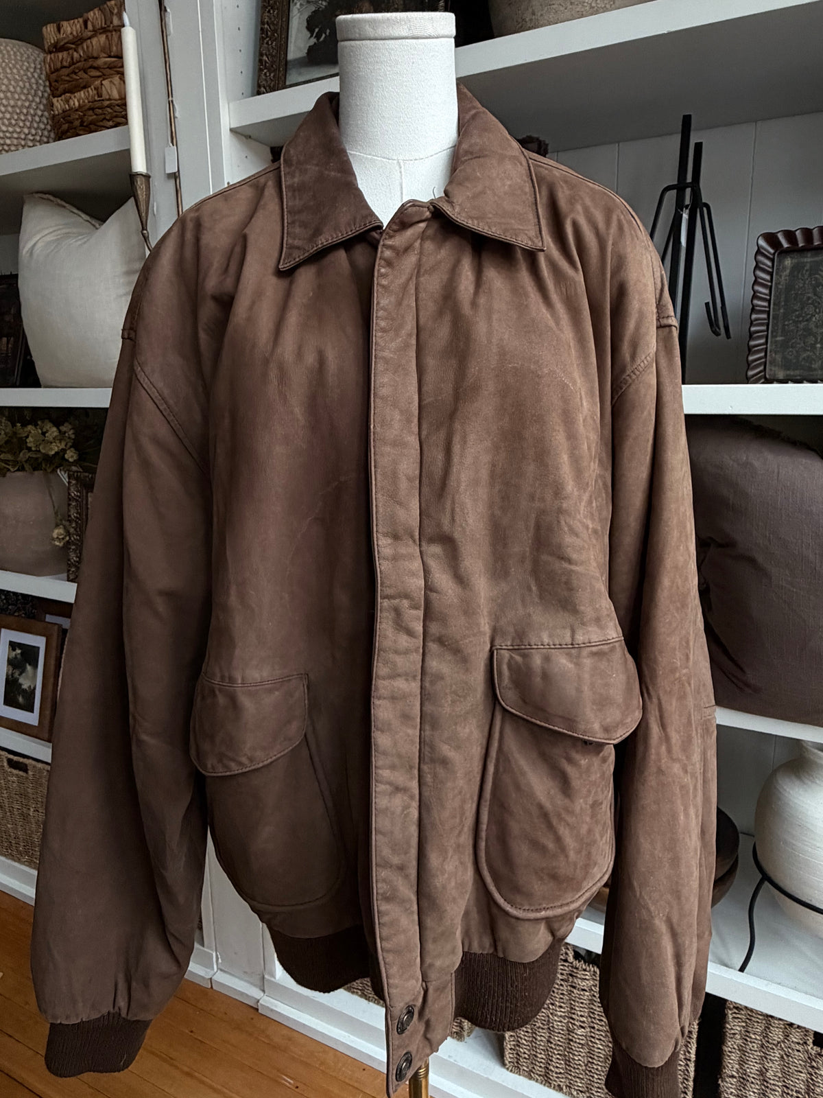90s Wilson’s Adventure Bound leather bomber. Fits M-XL