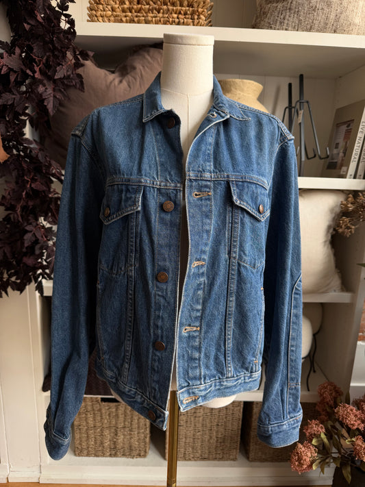 90s Calvin Klein denim jacket. Fits XXS-S