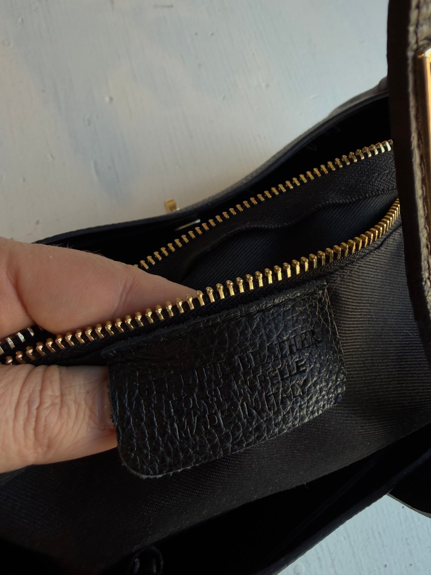 Cowhide leather bag sourced in Florence. Brand new never used