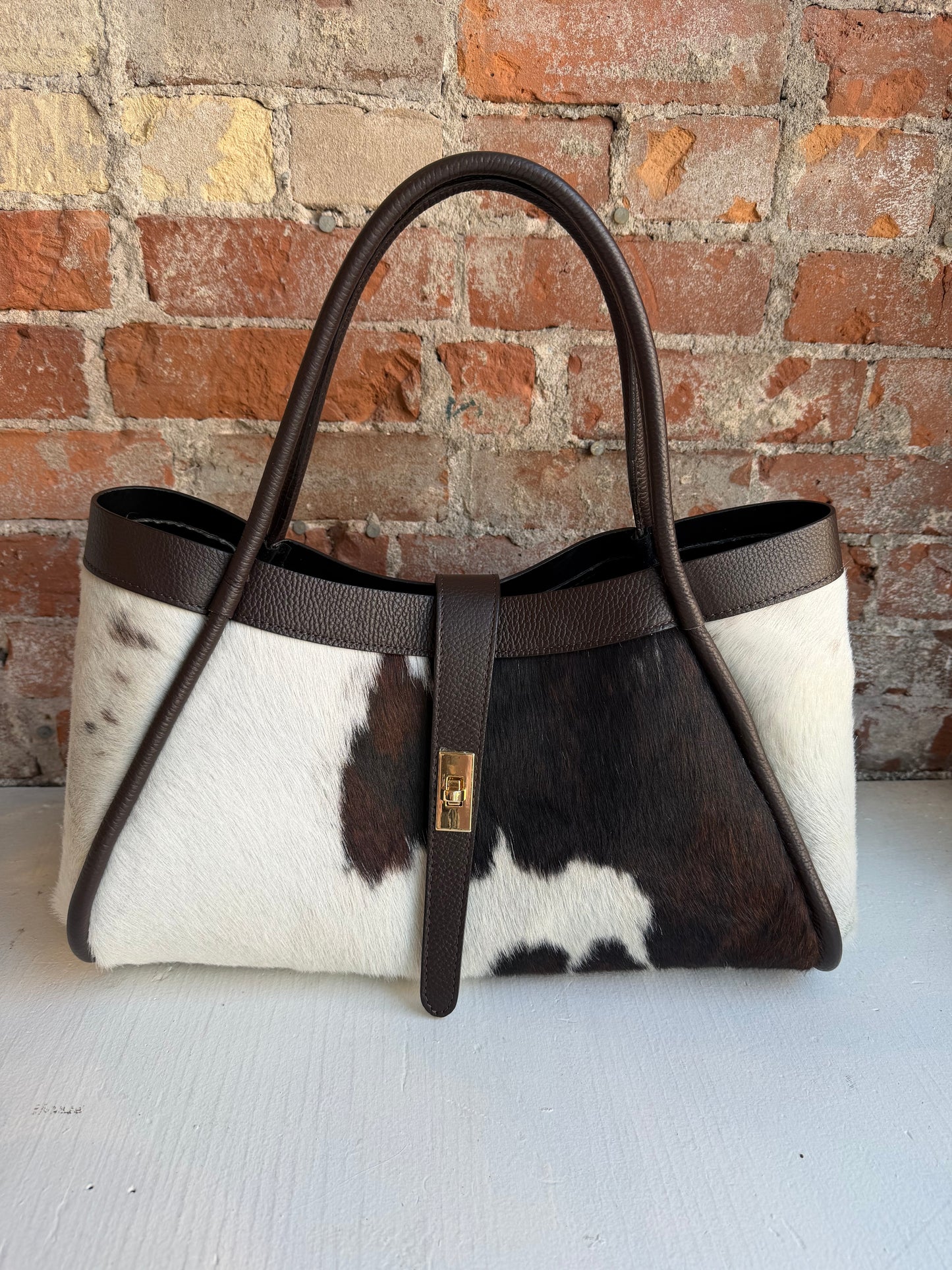 Cowhide leather bag sourced in Florence. Brand new never used