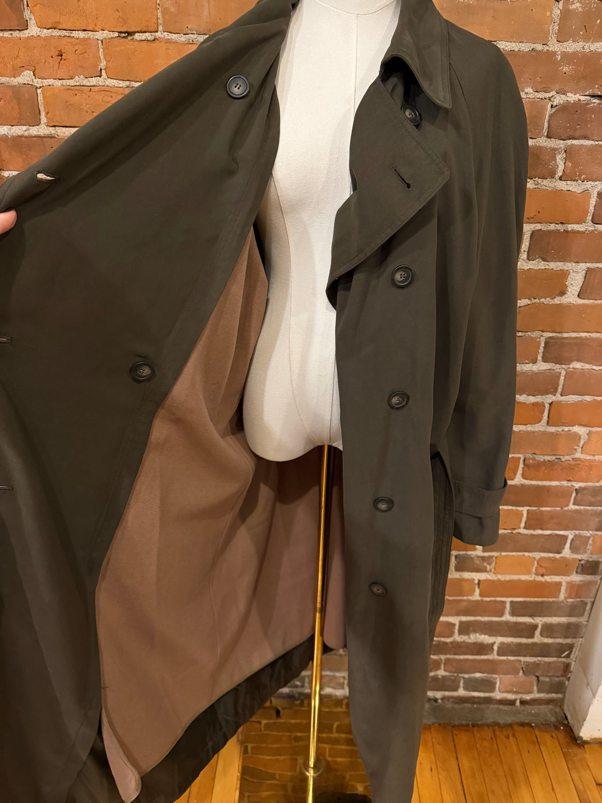 90s Ralph Lauren brown trench with removable wool lining. Fits M-XL