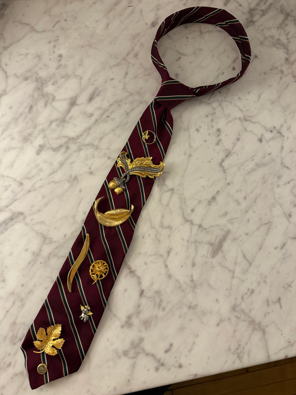 Brooch tie