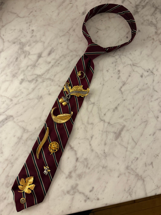 Brooch tie