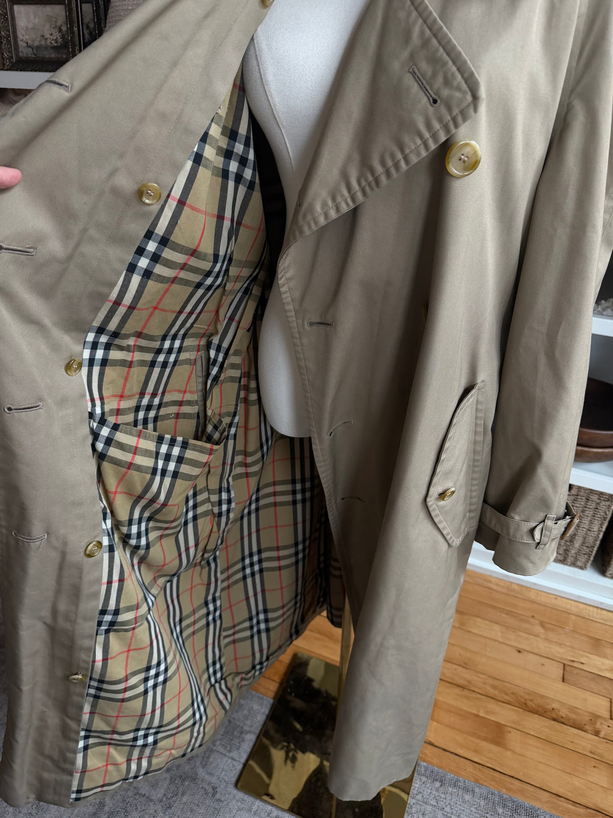Vintage Khaki Burberry Trench. Fits S-L