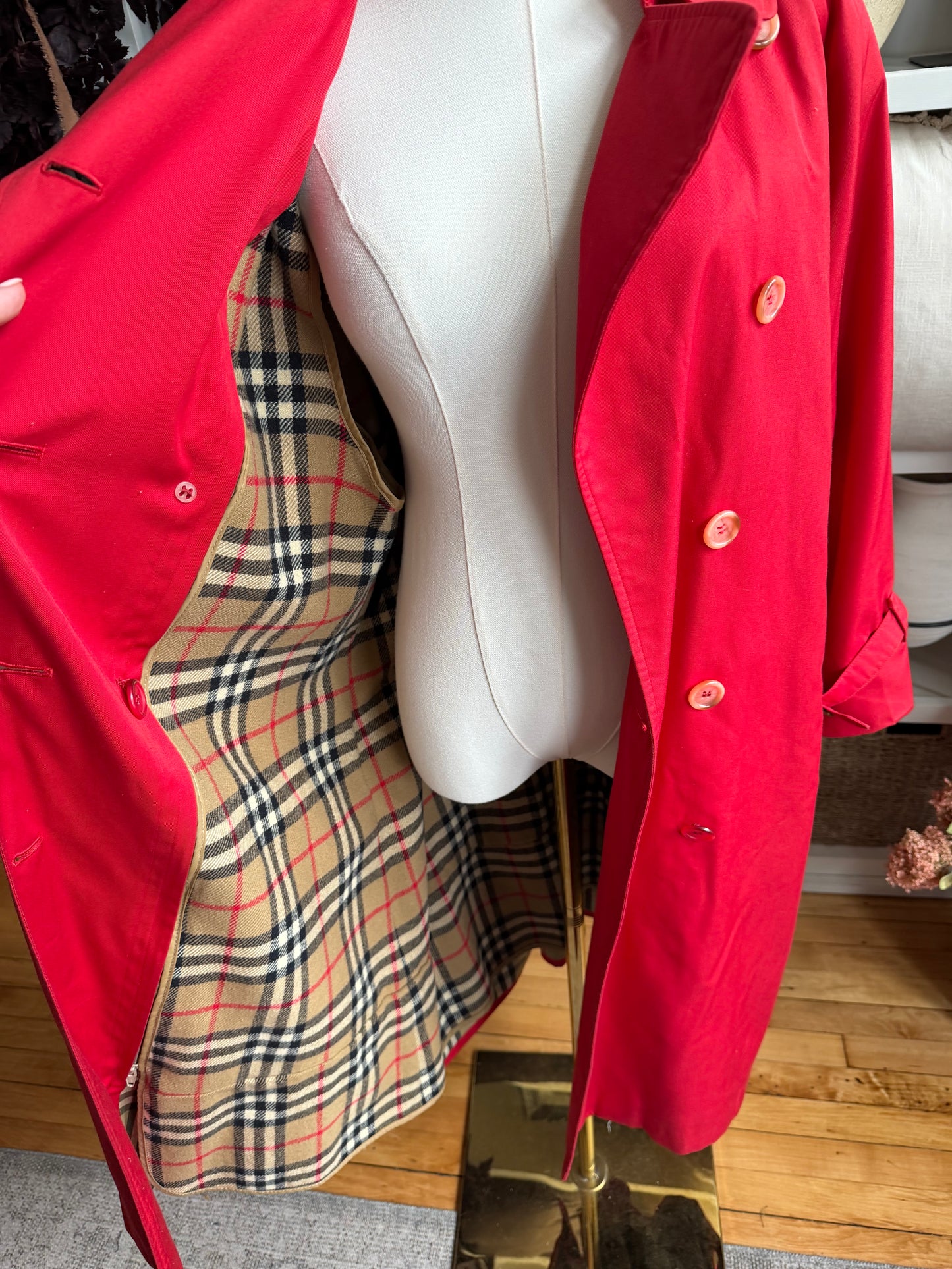 Vintage Burberry red trench coat with wool zip out lining. Fits XXS-S