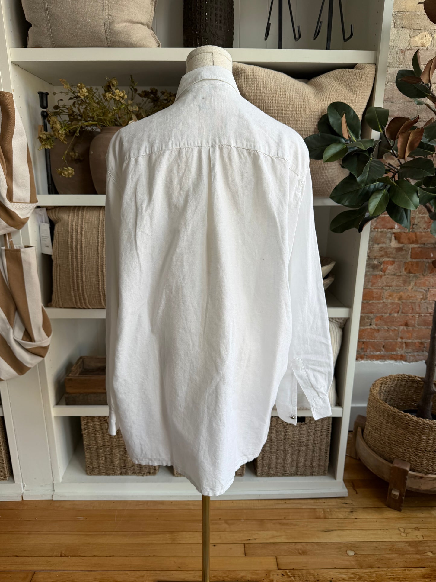 Vintage Cotton/Linen blend button down with silver buttons. Sourced in Paris