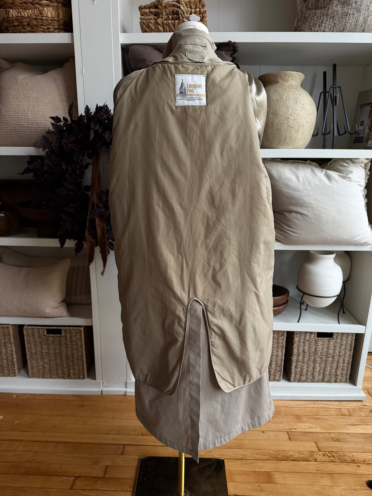 80s London Fog khaki trench. Made in the USA. Fits M-L