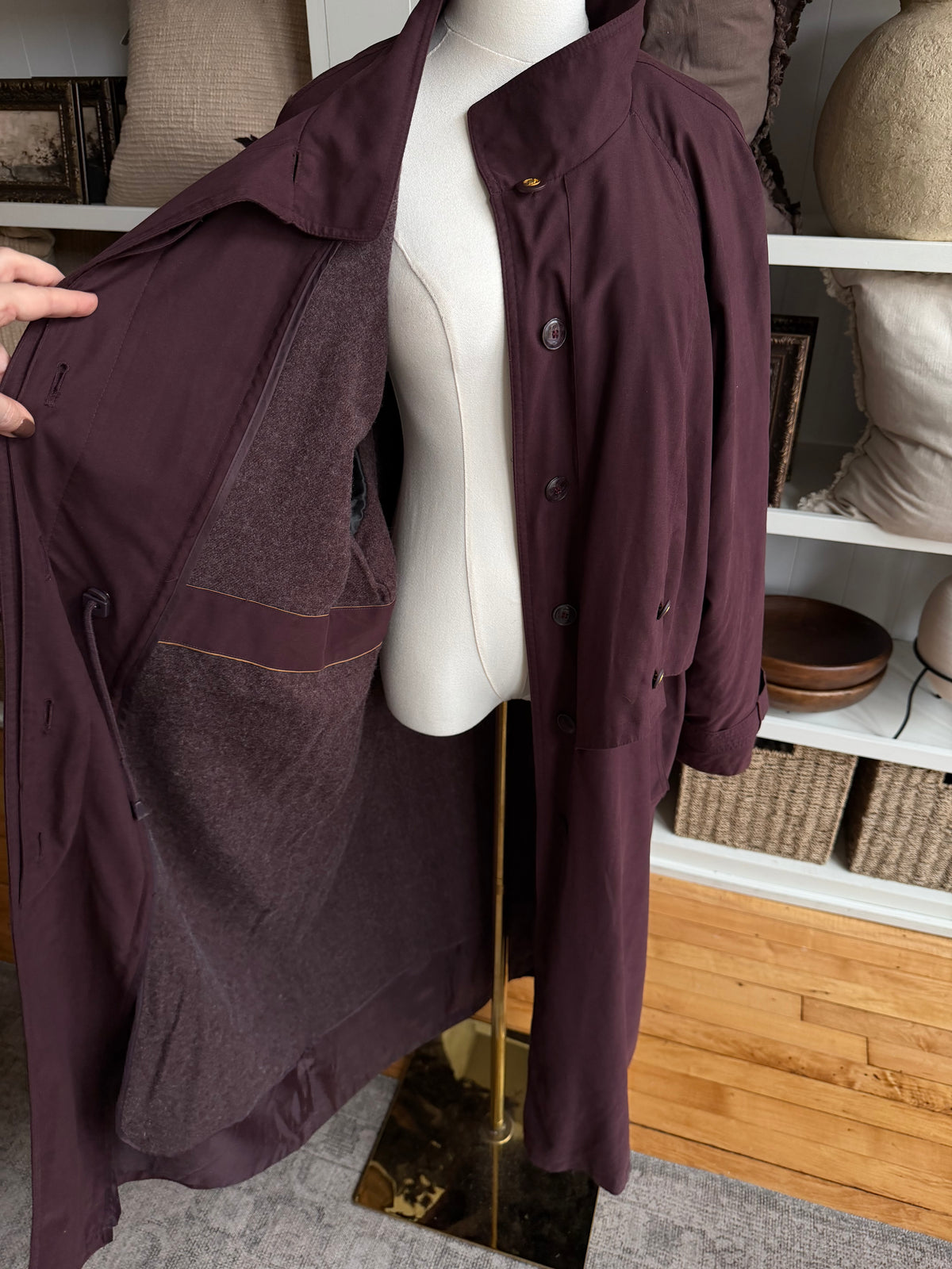 90s Fleet Street burgundy trench. Fits M-XL