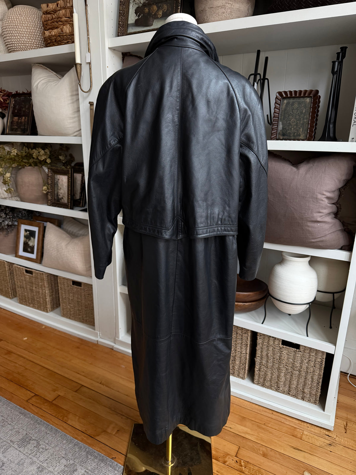 90s Donna Pelle black leather trench. Fits XS-M