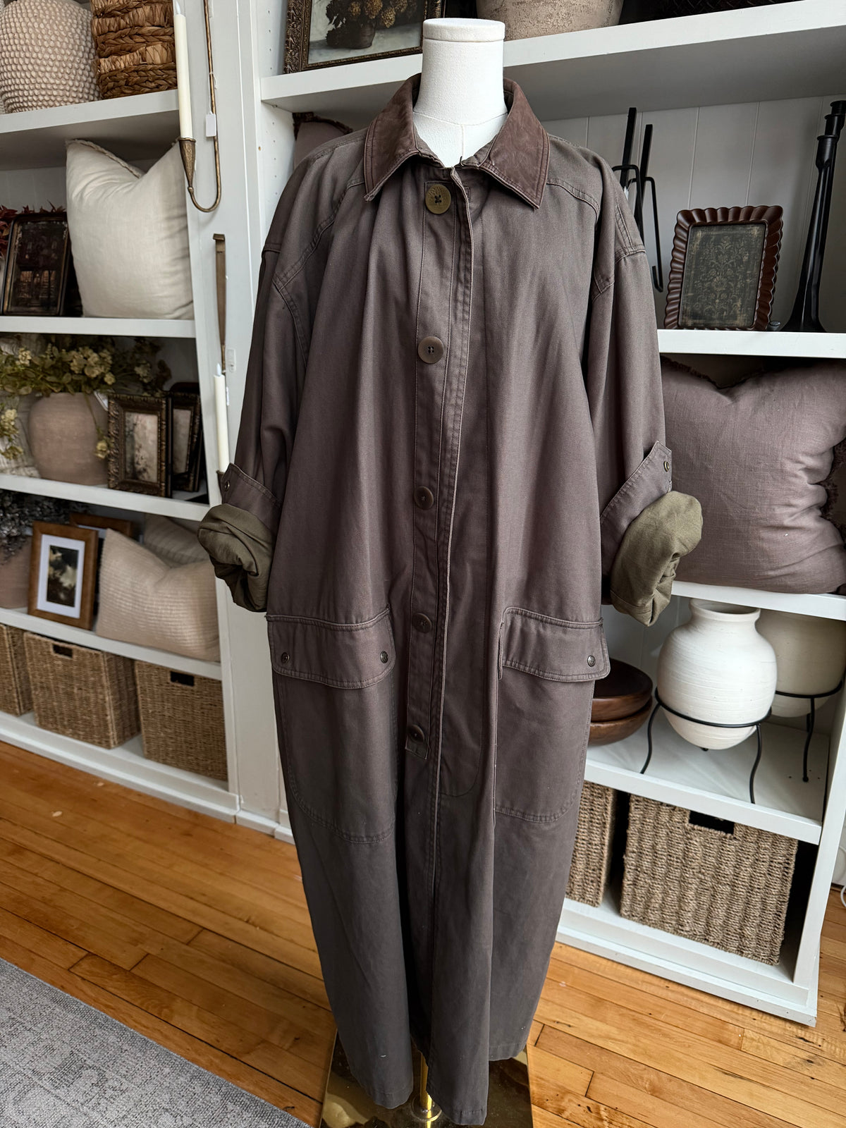 90s Timberland trench with leather collar. Made in Hong Kong. Fits L-XXL