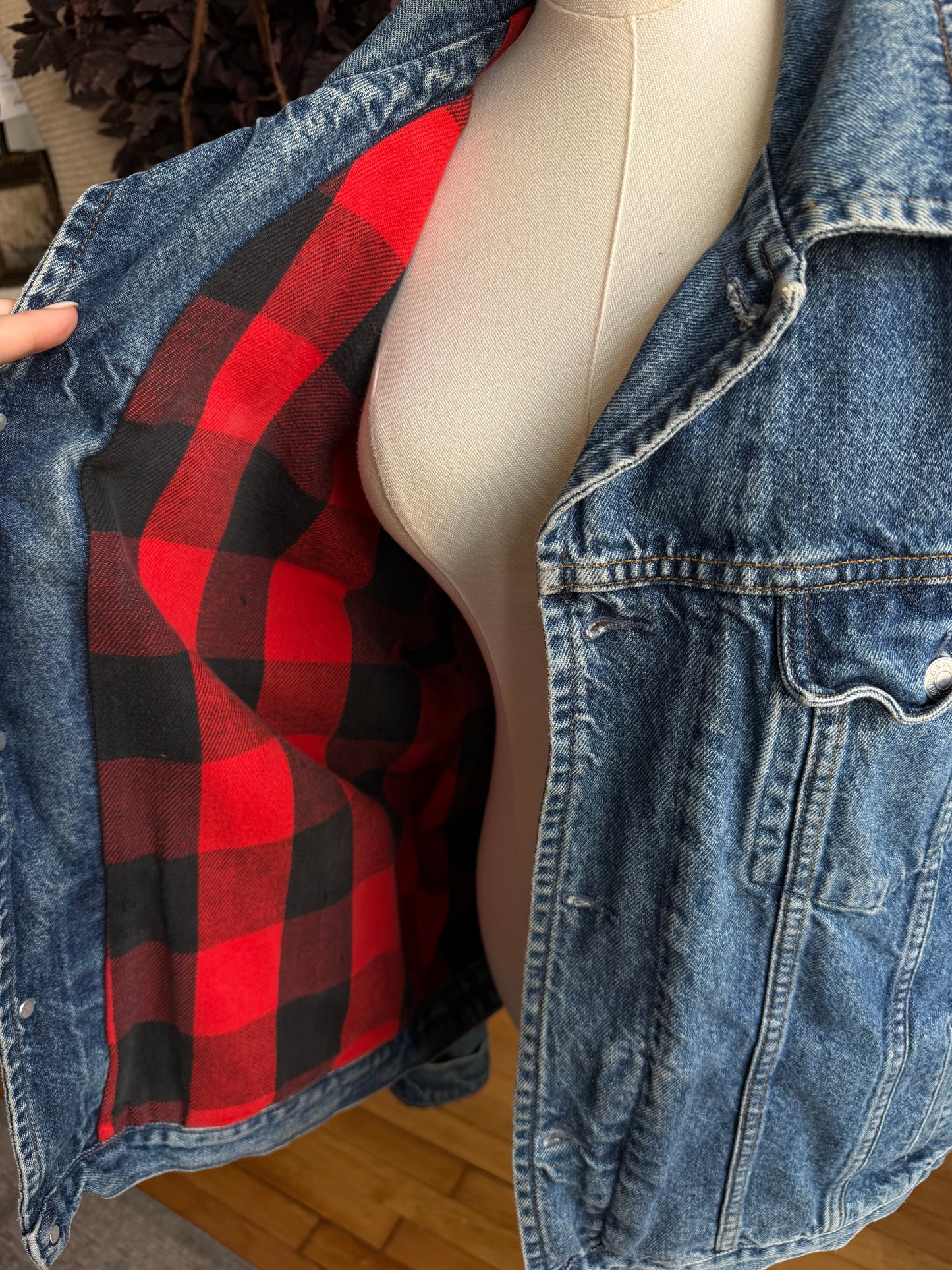 90s Gap flannel lined denim jacket. Fits S-L