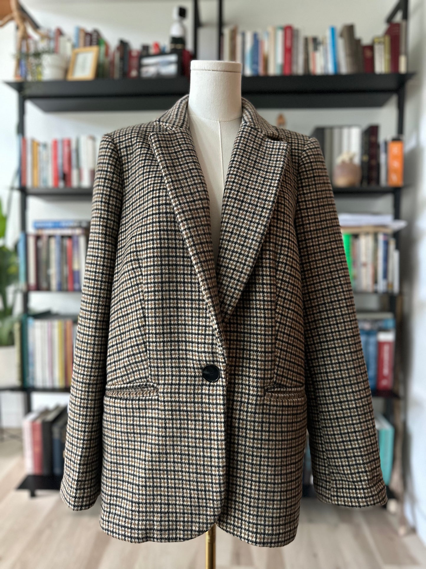 Astr The Label plaid wool blend blazer. Size Large