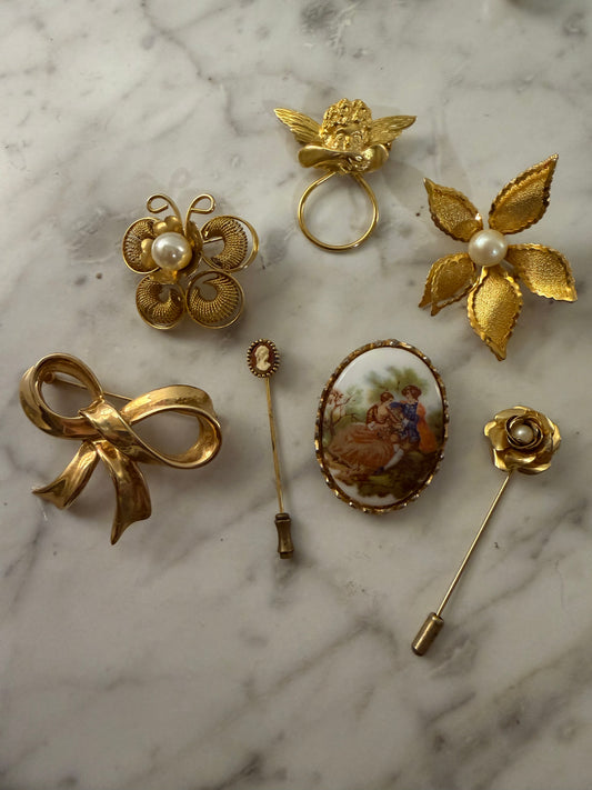 Brooch pack