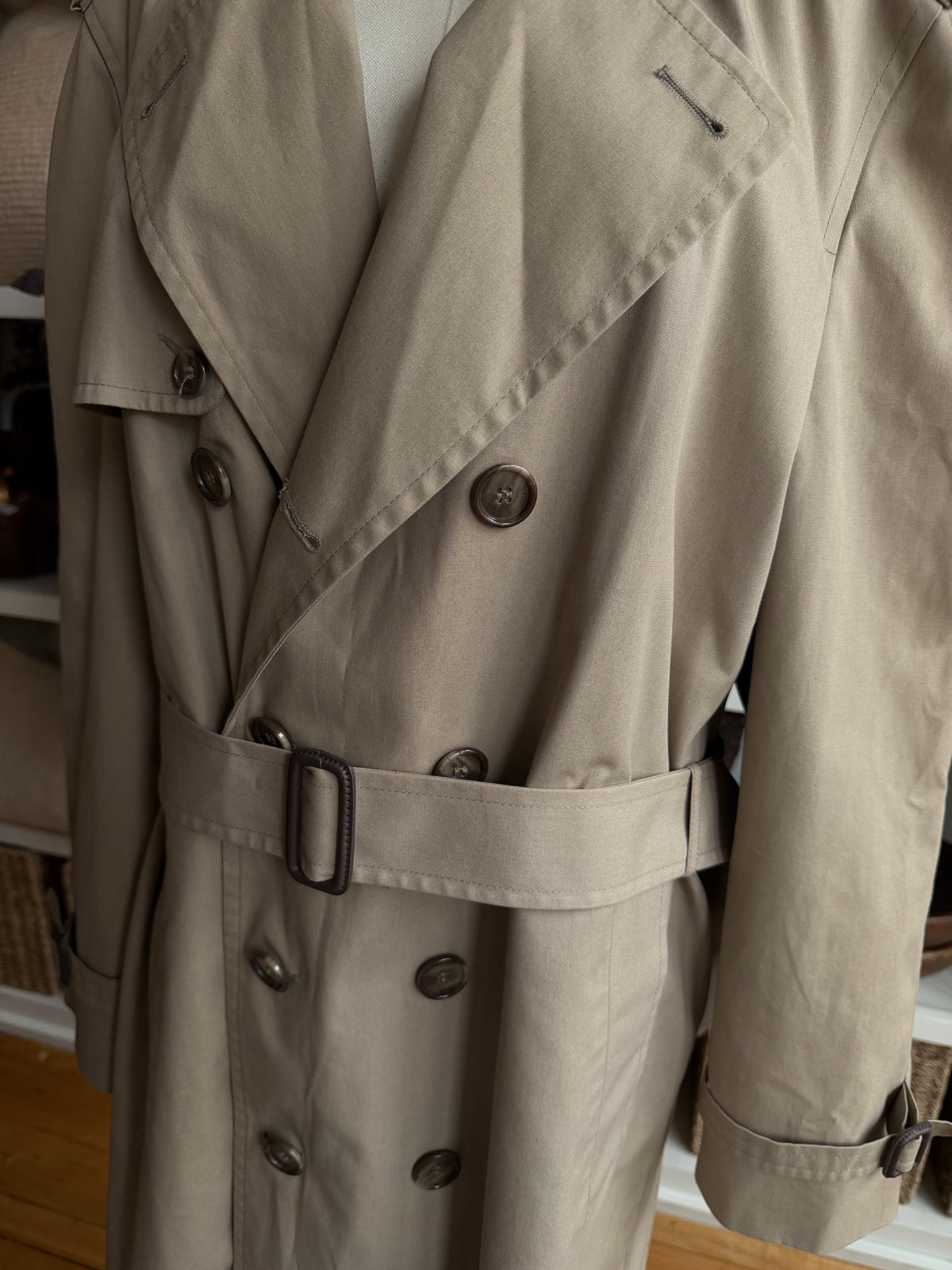 80s London Fog khaki trench. Made in the USA. Fits M-L