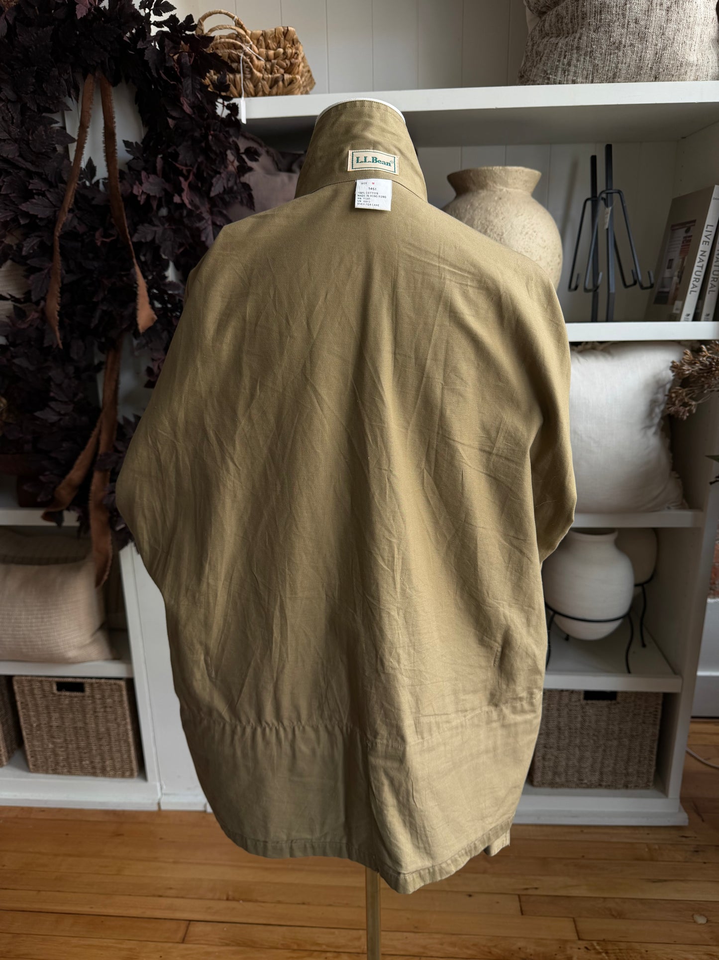 90s Banana Republic flannel lined barn coat with leather collar. Fits M-XL