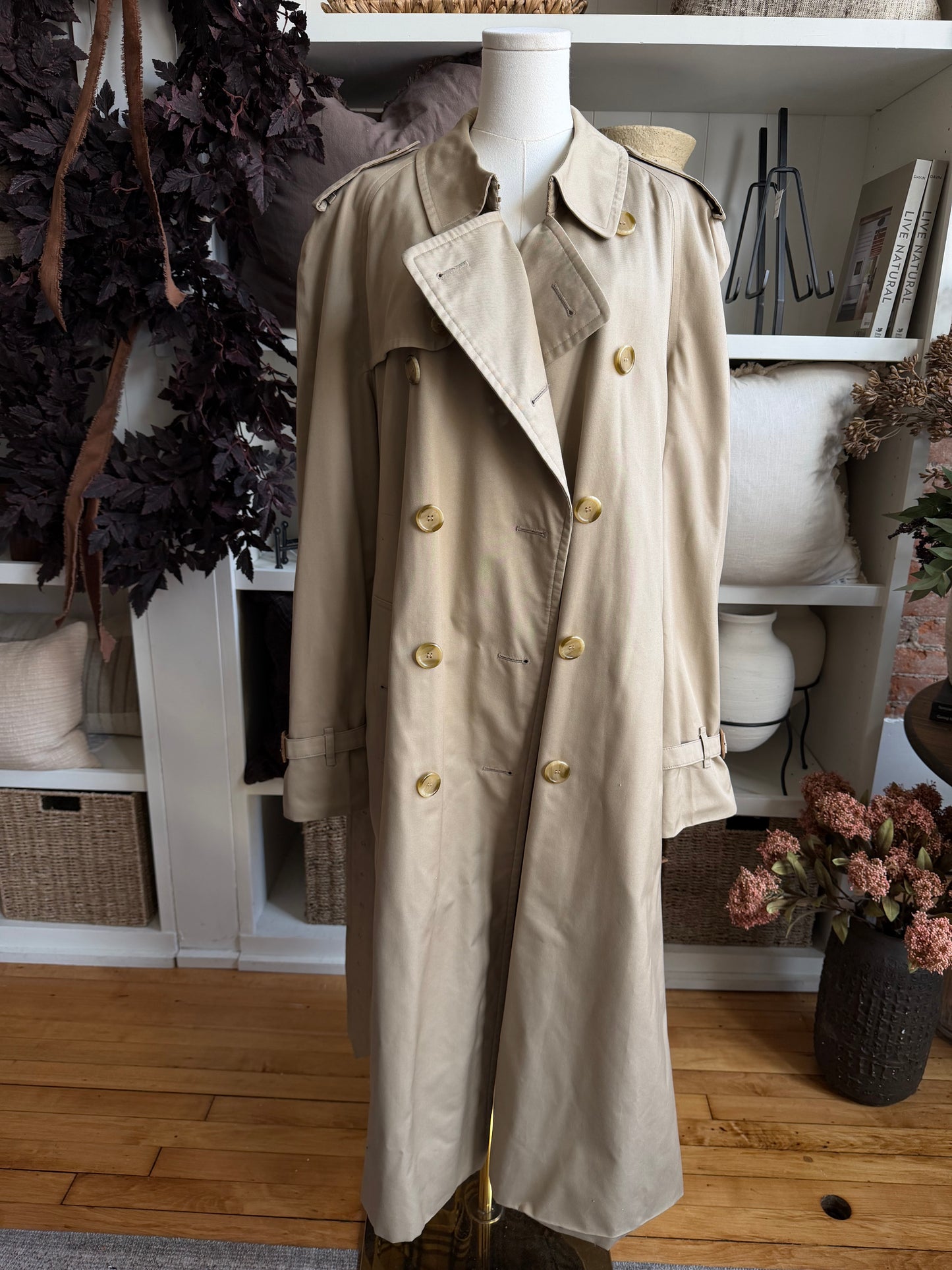 Vintage Burberry khaki trench with zip out wool lining. Fits M-XL