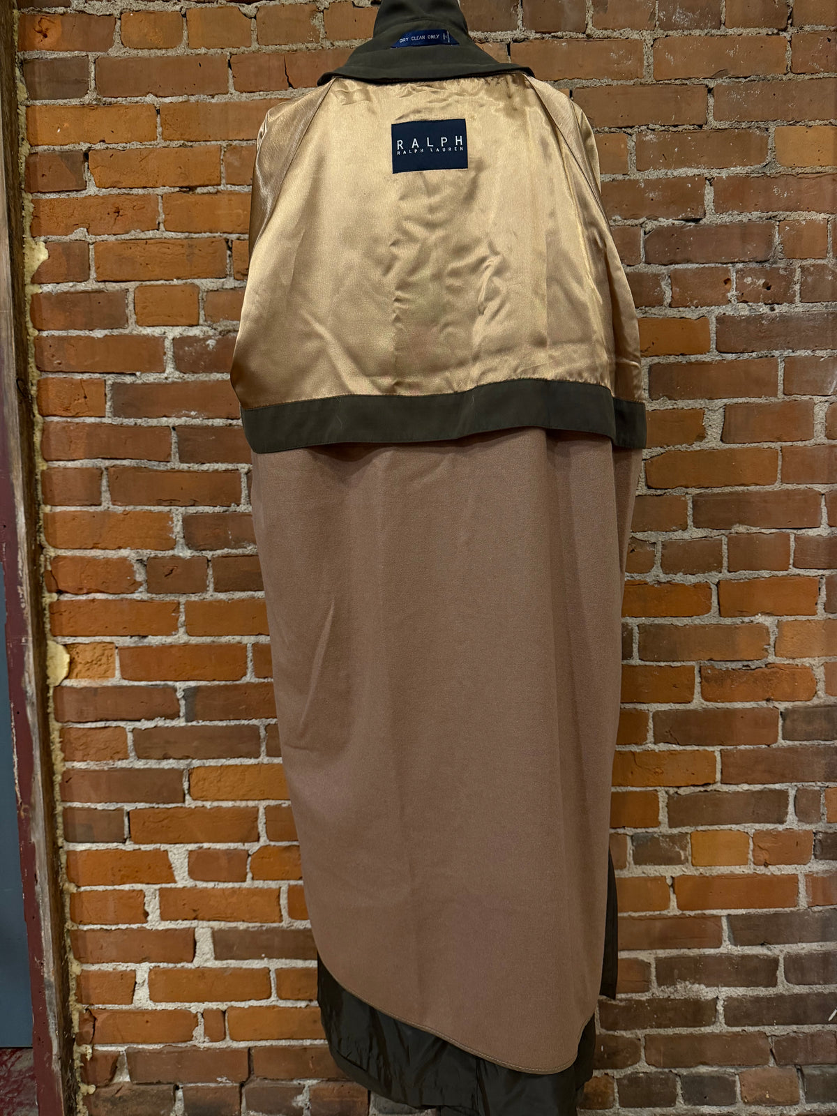 90s Ralph Lauren brown trench with removable wool lining. Fits M-XL