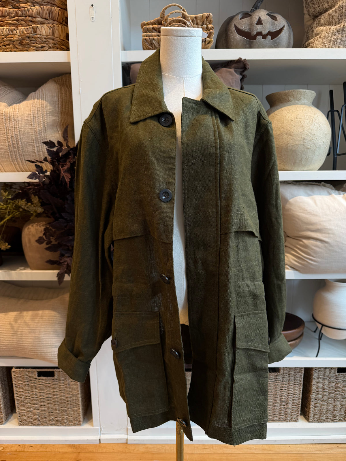 Banana Republic linen canvas utility jacket in olive green. Size L