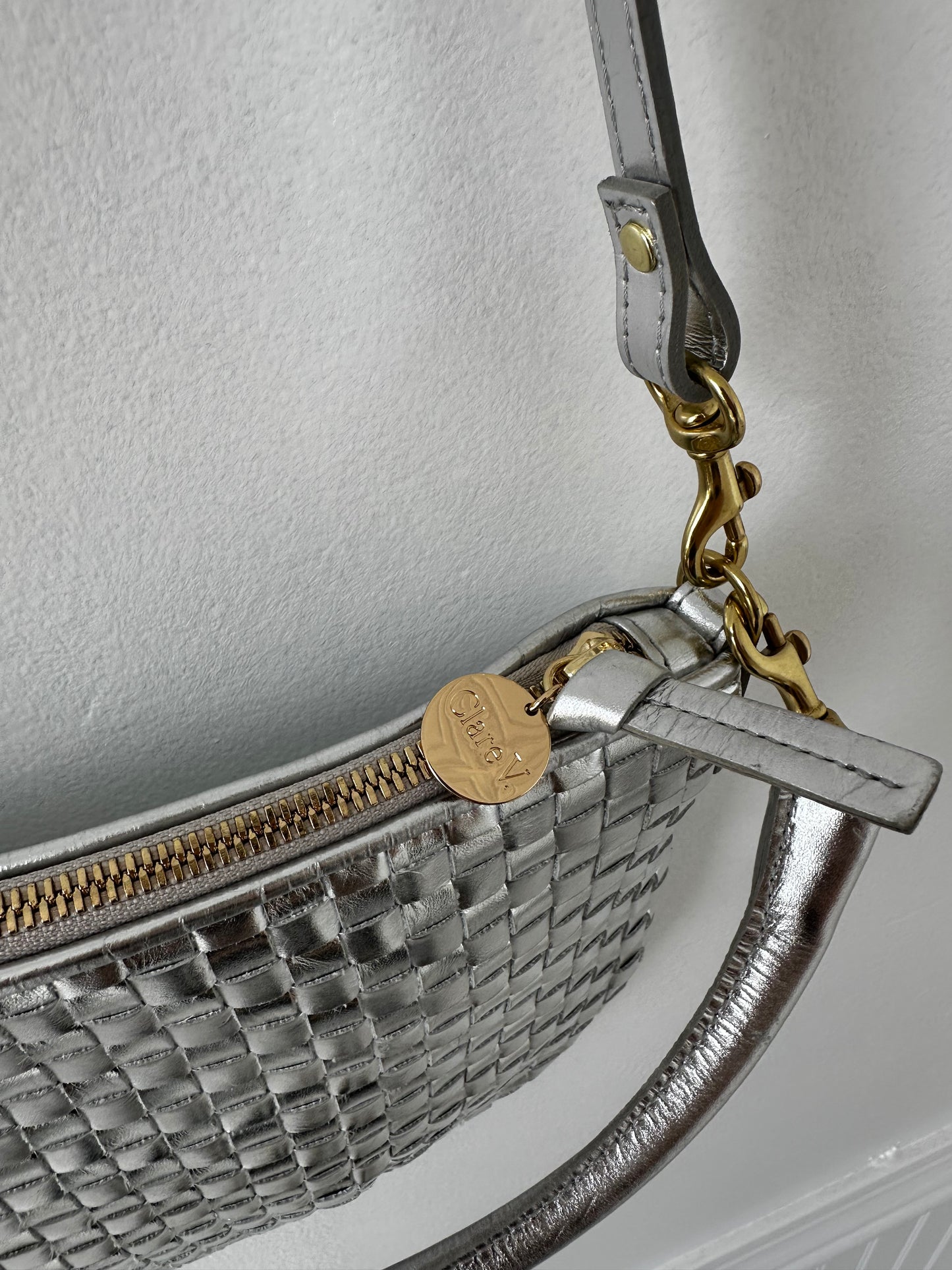 Clare V Petite Moyen in silver woven