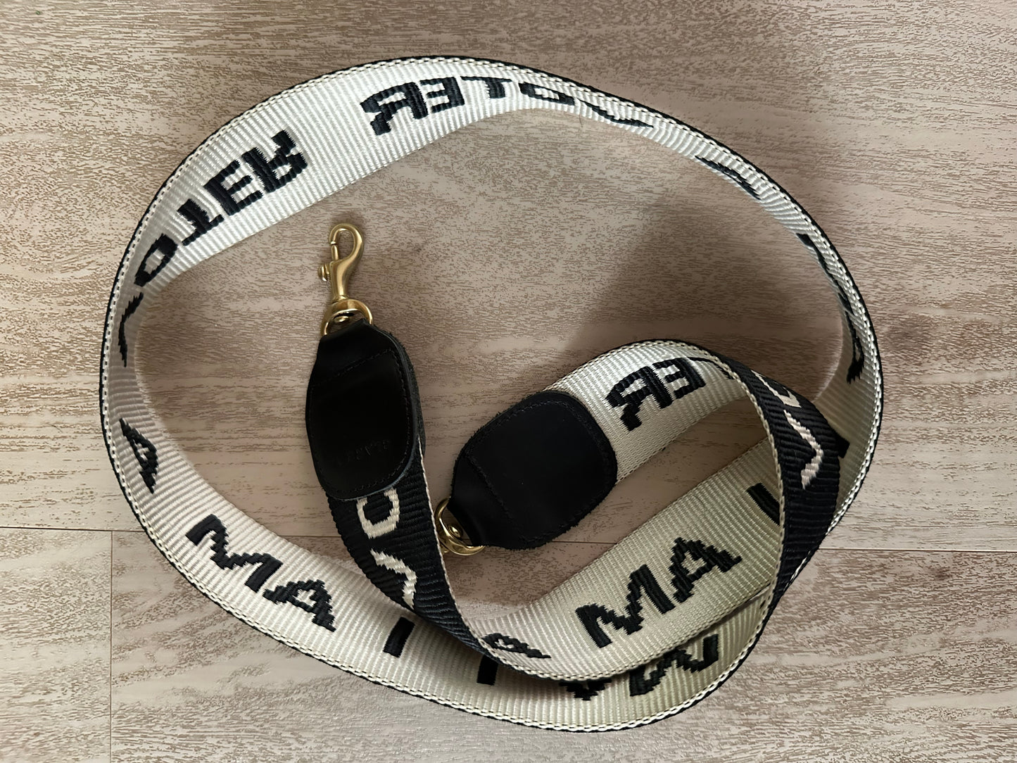 Clarev “I Am A Voter” bag strap