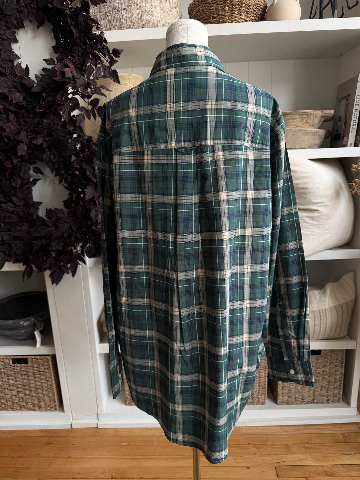 90s Chaps Ralph Lauren plaid button down. Fits S-L
